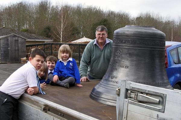 1. Graham Clifton with schoolchildren.jpg -      